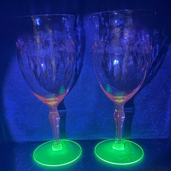 Vintage Pink & Green Watermelon Wine Glass Optic Etched Depression Glass Uranium - Picture 1 of 4
